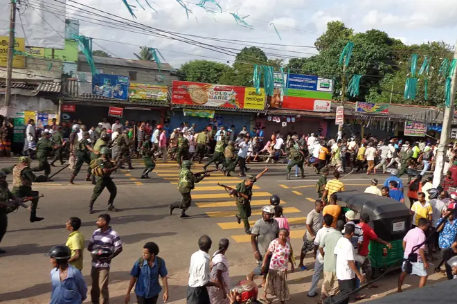 පිරිසිදු ජලය ඉල්ලා උද්ඝොෂණය කළ රතුපස්වල ප්රදේශවාසීන්ට වෙඩි තබා පුද්ගලයින් තිදෙනෙකු ඝාතනය කර තවත් 45 දෙනෙකුට තුවාල කිරීමේ සිද්ධිය සම්බන්ධයෙන් වූ නඩු තීන්දුව අද ( මැයි මස 17) වෙනිදා ප්රකාශයට පත් කරන ලදී. එම නඩු විභාගය පැවැත්වුයේ ගම්පහ මහාධිකරණයේ දීය.