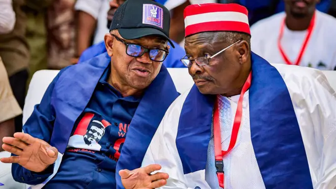 Two men chatting wit each oda