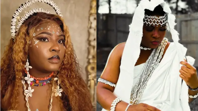 Oyinkansola Elebuibon wọ aṣọ funfun pẹlu ẹgba ọrun ati ilẹkẹ lọwọ