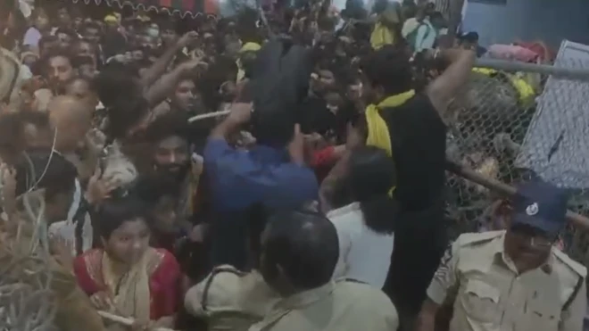 తోపులాట