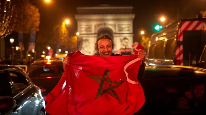 Fas'ın Portekiz'i yenmesi Paris'te kutlandı