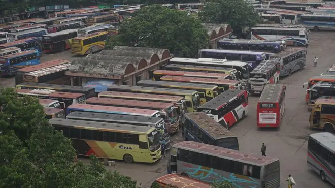 ঢাকার বাস টার্মিনালগুলো বেশিরভাগ ক্ষেত্রেই ডিপো হিসেবে ব্যবহার হয় বলে অভিযোগ রয়েছে