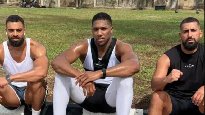 Anthony Joshua atawọn alabaṣiṣẹpọ rẹ meji to ku ninu ijamba ọkọ