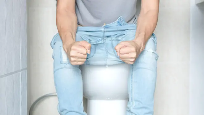 મળત્યાગની પ્રવૃત્તિ, દિવસમાં કેટલી વખત શૌચાલય જવું જોઈએ, વ્યક્તિ કેટલા દિવસ સુધી મળત્યાગની પ્રવૃત્તિ રોકી શકે, કબજિયાત એટલે શું, કેવી રીતે કબજિયાત થાય, બીબીસી ગુજરાતી સાથે સમજો, બીબીસી ન્યૂઝ ગુજરાતી 