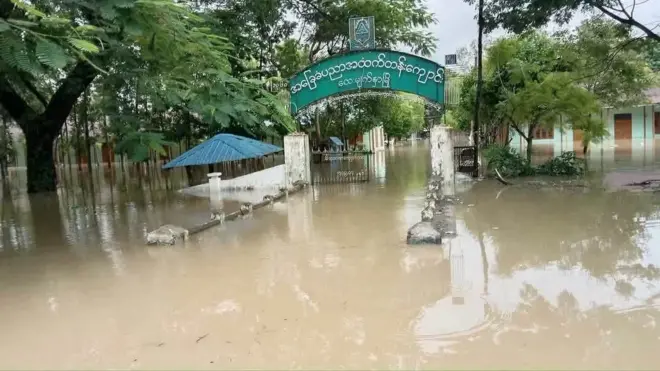 လေးမျက်နှာမြို့အထက်တန်းကျောင်း ရေဝင်နေတဲ့ အခြေအနေ 