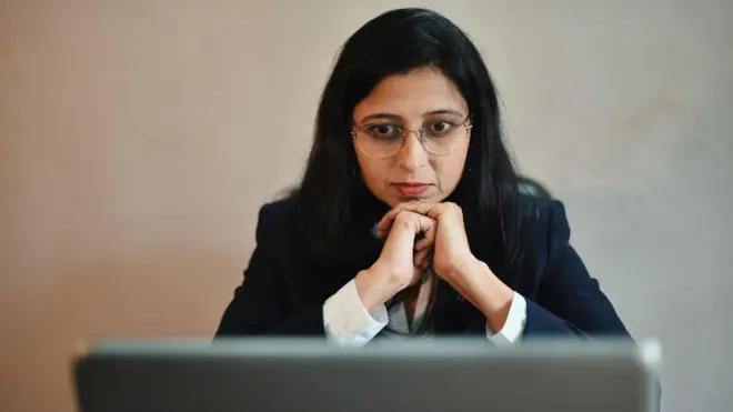 ਕਾਰੋਬਾਰੀ ਔਰਤ ਸੋਚ-ਵਿਚਾਰ 