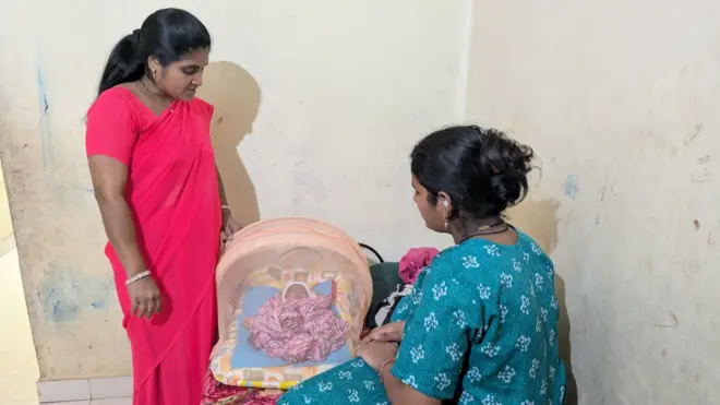 'मला माझ्या बाळाला हातही लावावा वाटत नव्हता', एका आशा सेविकेच्या अनुभवातून उलगडतं भारतातलं प्रसुतीनंतरच्या नैराश्याचं वास्तव