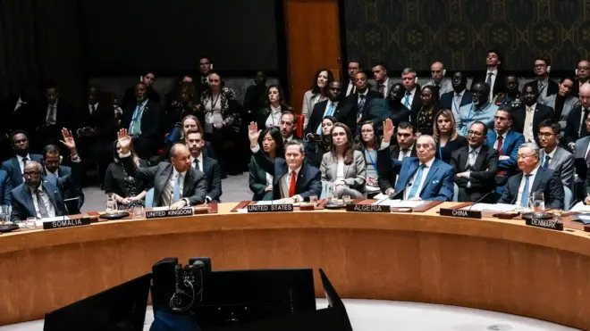 لماذا أفرج عن ساركوزي، وهل يعيده شبح القذافي إلى السجن؟