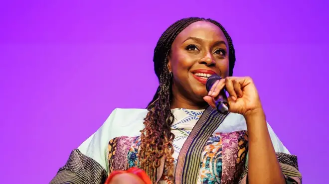 Chimamanda Adichie gbara afọ 48, mụrụ nwa mbụ ya bụ nwa nwaanyị n'afọ 2016. 