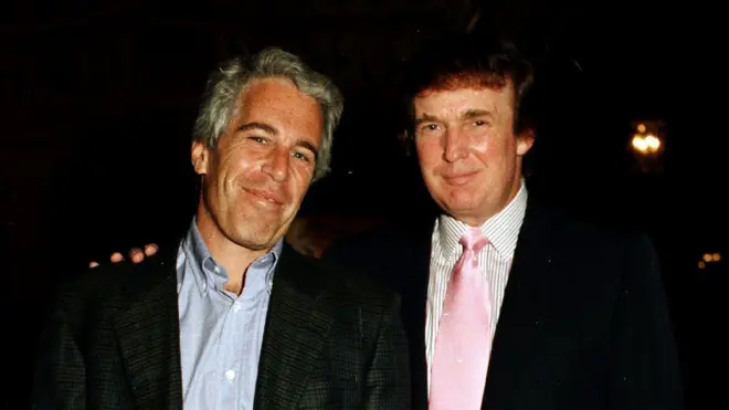 Джеффри Эпштейн и 51-летний миллиардер-девелопер Дональд Трамп в 1997 году