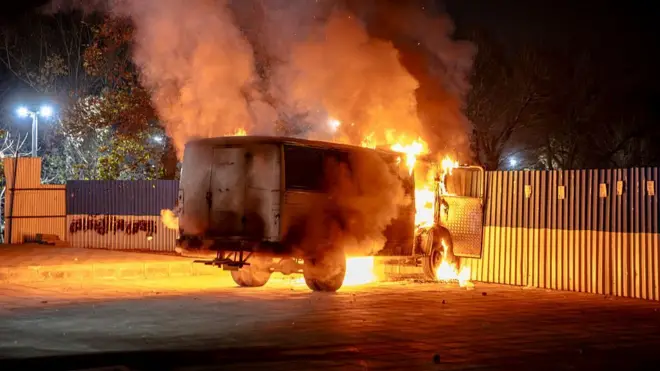 गाड़ी में लगी आग