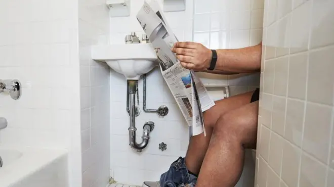 ኣብ ሽቓቕ ኮፍ ዝበለ ሰብ