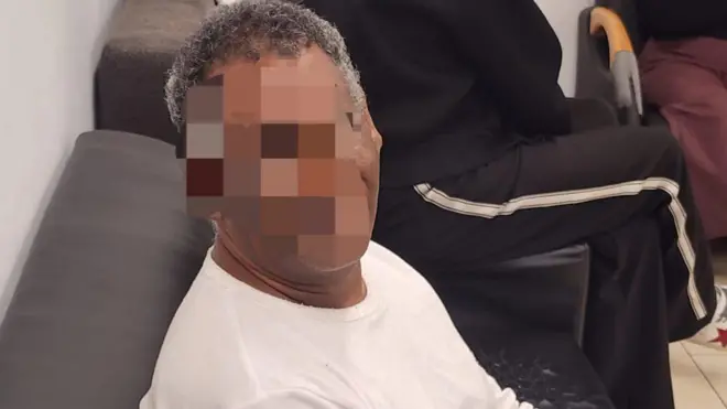 የተባረረው ኤርትራዊ ፊቱ ተሸፍኖ