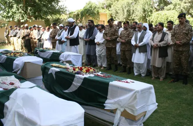 چارواکو ویلي چې د جون په ۲۳ مه نېټه د پاکستان په سوېل لوېدیځ کوټه ښار کې یوې چاودنې لږ تر لږه ۱۳ کسان ووژل او شاوخوا ۲۰ نور یې ټپیان کړل. د سايټ څارونکې ډلې په وینا، د کوټې د پولیسو د مشر دفتر مخې ته د دې چاودنې مسوولیت هم د اسلامي دولت ډلې (داعش) محلي څانګې او هم د تحریک طالبان پاکستان یوې څانګې، جماعت الاحرار (JuA)، منلی و.