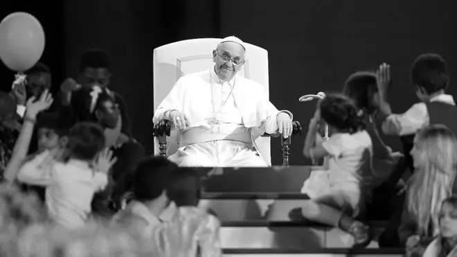 Papa Francisco lidera um encontro de oração com as famílias na Praça de São Pedro, em 26 de outubro de 2013, na Cidade do Vaticano