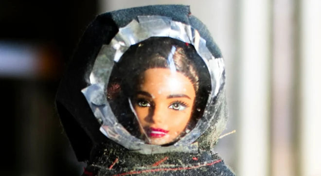 باربی سپیس سوٹ میں