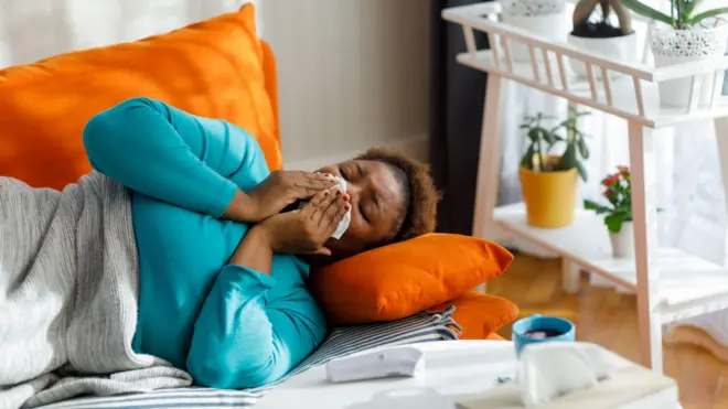 Foto of Woman dey for bed wit cold and flu