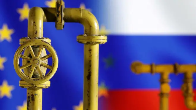 cevi za gas ispred ruske i zastave eu