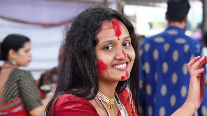 পরিচয় নিয়ে জটিলতা তৈরি হওয়ায় এখনো মর্গে পড়ে রয়েছে নিহত নারী সাংবাদিকের মৃতদেহ