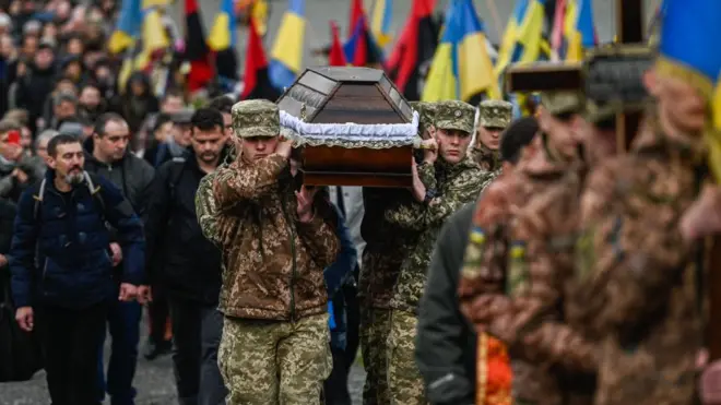 Труна з військовим