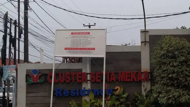 Cluster Setia Mekar 2 disita oleh PN Cikarang Kelas II karena tanah tersebut milik Mimi Jamilah berdasarkan putusan Pengadilan Bekasi tahun 1997.