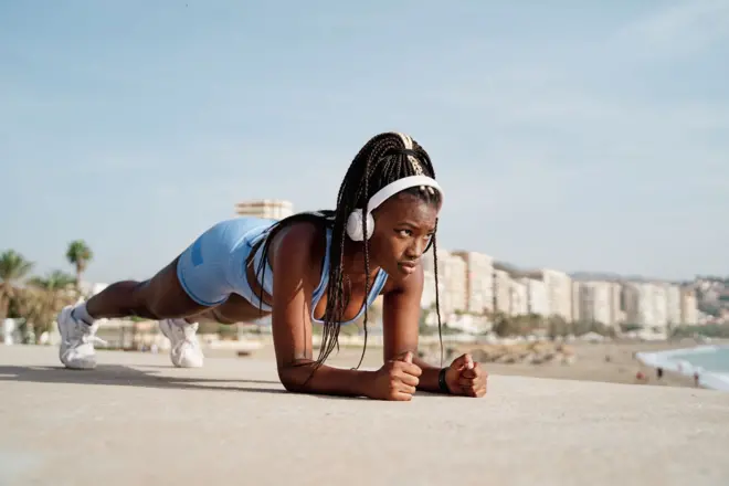 Femme qui fait un sport