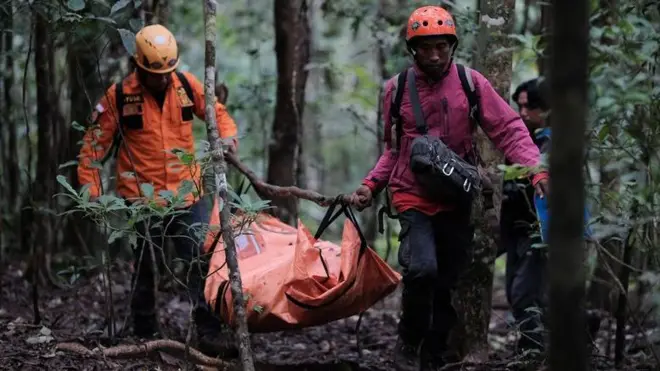  serpihan pesawat ATR 42-500 di Gunung Bulusaraung, Kabupaten Pangkep, Sulawesi Selatan
