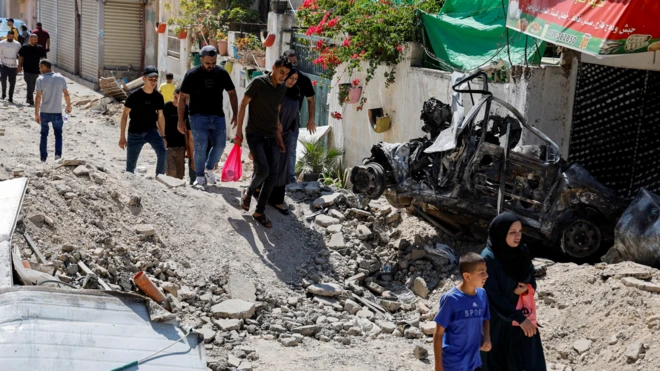 عودة بعض عائلات المخيم