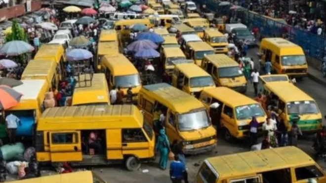 Aworan awọn ọkọ ni ibudoko ni Eko