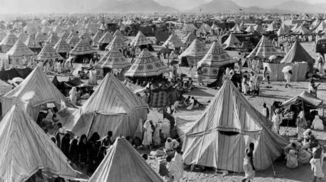 21 مارس/آذار 1967: مخيم للمسلمين خلال موسم الحج إلى مكة المكرمة في المملكة العربية السعودية