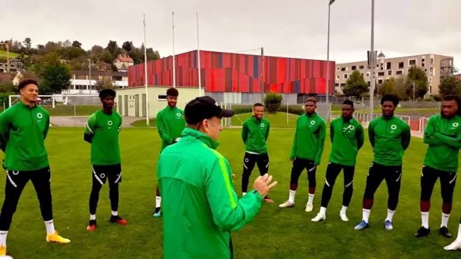 Nigerian players dey train for camp