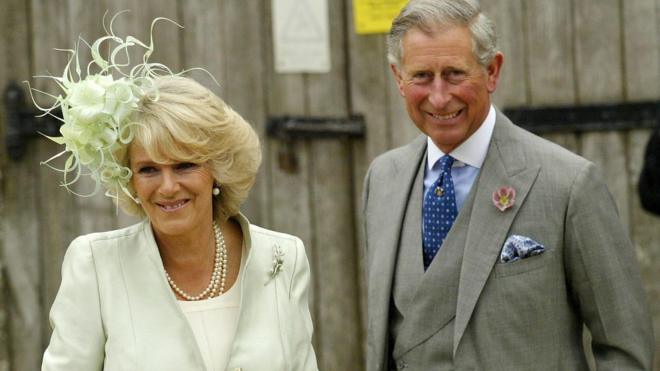 查爾斯加冕禮將至「王室愛好者」排隊購買紀念品- BBC News 中文