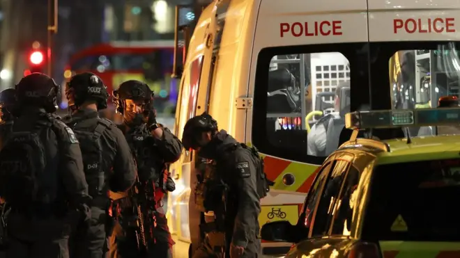 Полиция Лондона посоветовала жителям "бежать и прятаться"