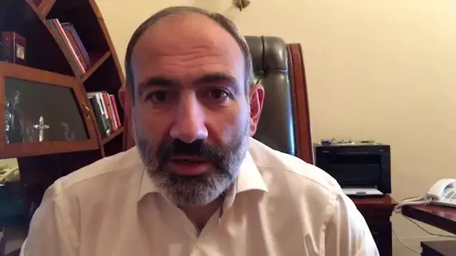 Ermənistan baş naziri Nikol Paşinyan Düşənbədən qayıdandan sonra Fasebook vasitəsilə video müraciət edib