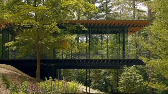 Kengo Kuma merenovasi rumah modernis John Black Lee yang dibangun pada tahun 1950an.