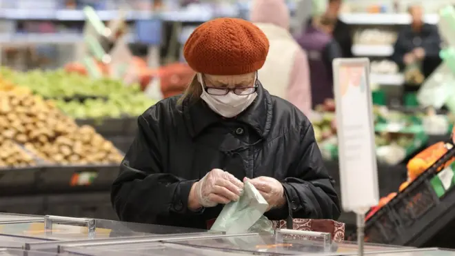 жительница Рязани в магазине