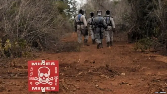 බිම් බෝම්බ ඉවත්කරන කණ්ඩායම්