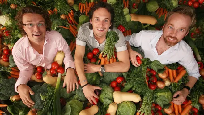 Los tres amigos iniciaron la empresa después de unas vacaciones.
