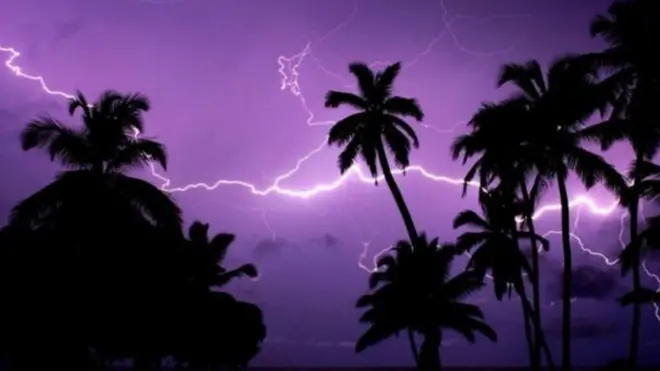 बिजली गिरने की घटना