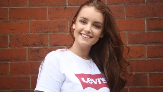 Poder cogerse "un día de resaca en el trabajo es un gran beneficio para Ellie Entwistle.