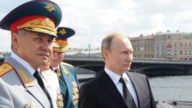 Rusiya prezidenti və ölkənin müdafiə naziri birlikdə, şəkil iyulda çəkilib
