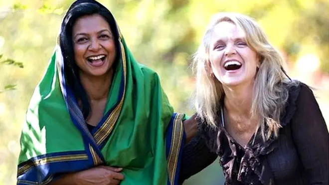 नैदिन पार (दाहिने) अपनी सबसे अच्छी दोस्त सोराया दीन के साथ