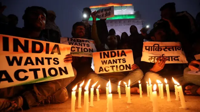 یاد رہے کہ جمعرات کو انڈیا کے زیر انتظام کشمیر میں ہوئے خودکش حملے میں 46 پیرا ملٹری پولیس اہلکاروں کی ہلاکتوں کے پیشِ نظر انڈیا نے کہا ہے کہ وہ اس بات کو یقینی بنائے گا کہ عالمی سطح پر پاکستان مکمل طور پر تنہا ہو جائے۔