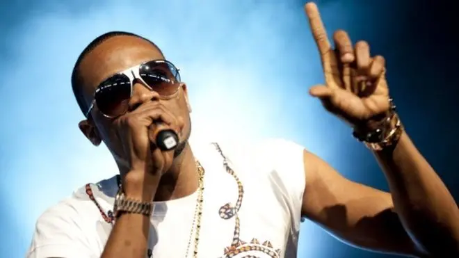 Daniel Oyebanjo ama dịka 'Dbanj'