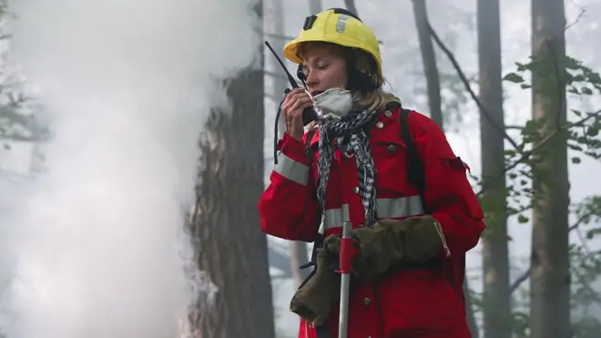 pemadam kebakaran perempuan