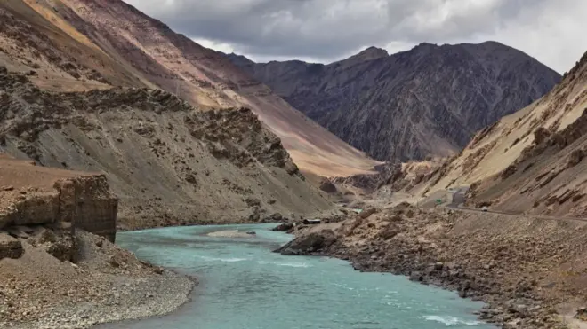 लद्दाख में सिंधु नदी