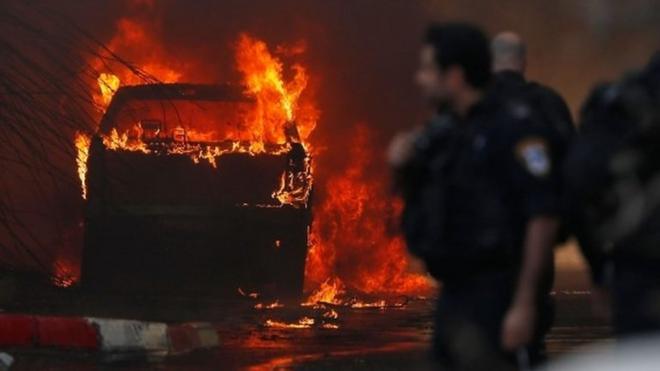 Горящая машина