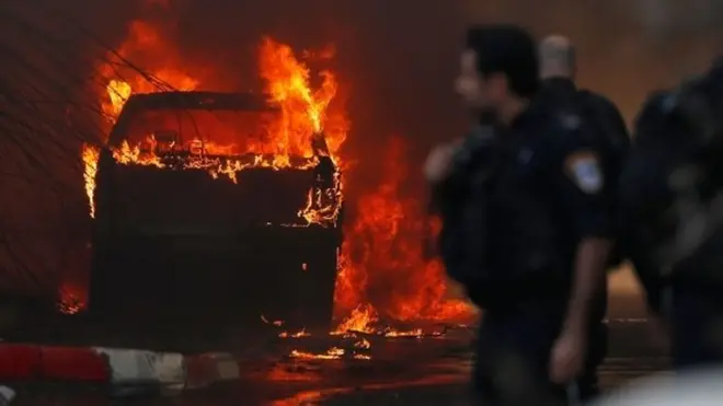 Горящая машина