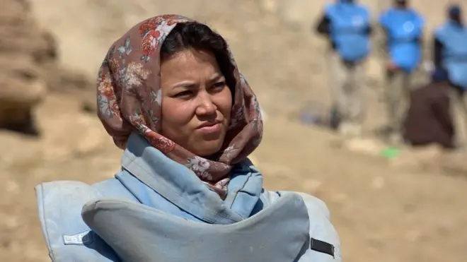 اغلې رضايي د بامیانو په پوهنتون کې ټولنپوهنه لوستې