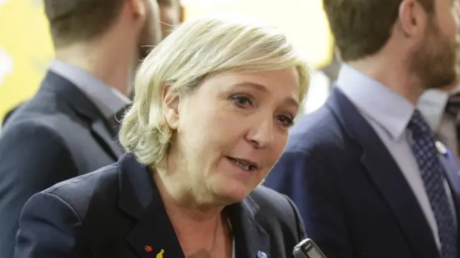 За публикацию фотографий Ле Пен может грозить штраф или тюремный срок